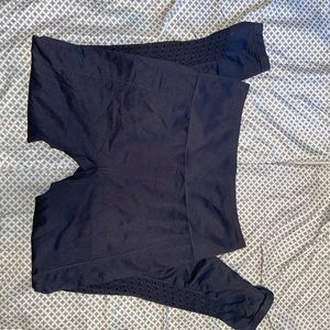 Black cropped fabletics leggings